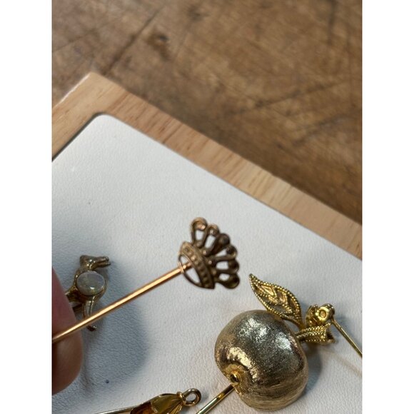 Vintage Gold-Tone Stick Pins Set Of 6 With Apple Kangaroo Crown & More - Picture 4 of 8